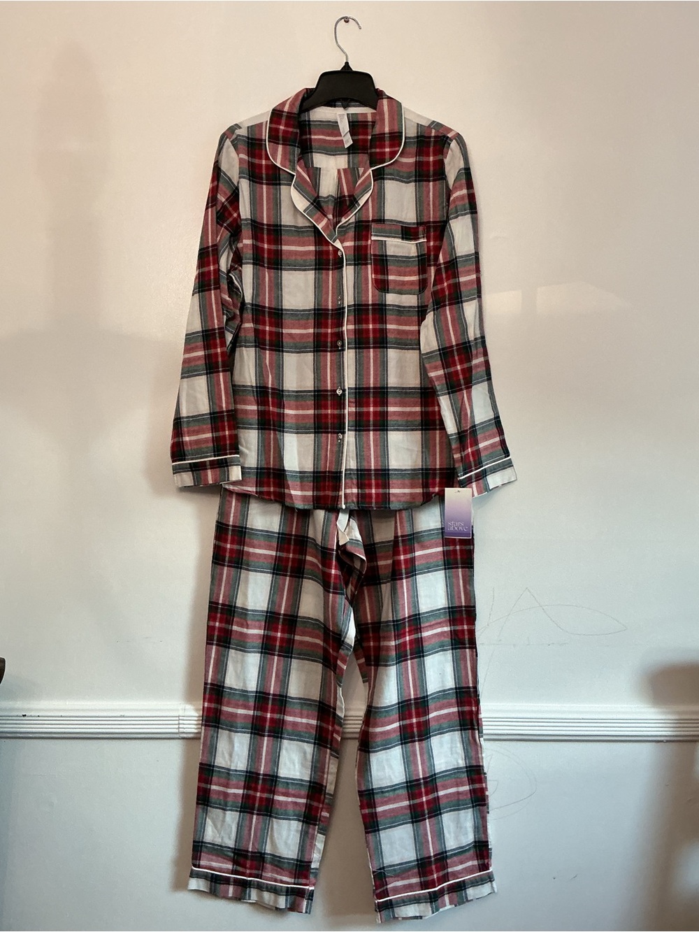 stars above Red, White & Black Plaid Button-Up Pajama Set